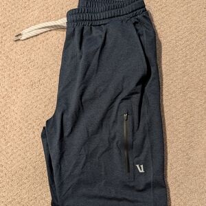 Vuori Sunday Joggers Pants. Navy